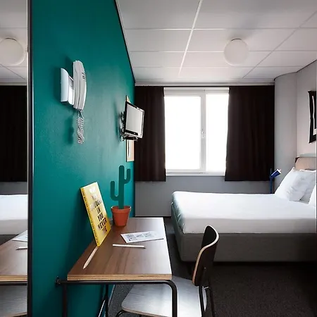 Hotel The Social Hub West 4 Star