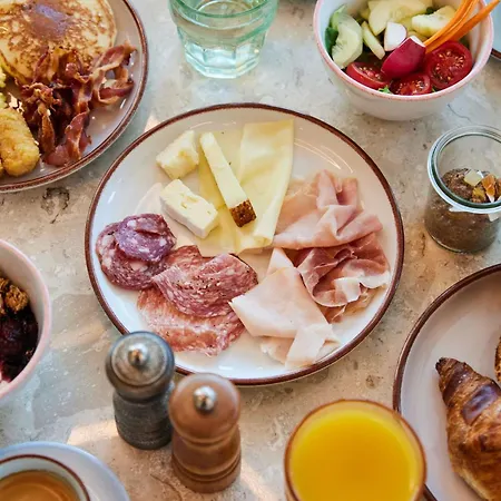 The Social Hub West 4 Star ホテル