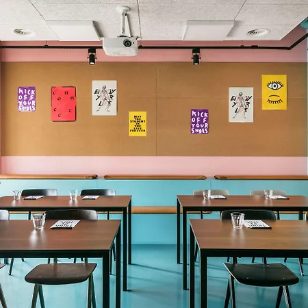 The Social Hub West 4 Star Отель 4*