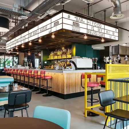 The Social Hub West 4 Star Отель