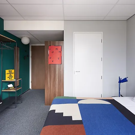 Отель The Social Hub West 4 Star