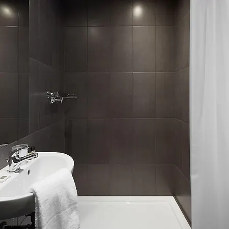 The Social Hub West 4 Star Отель