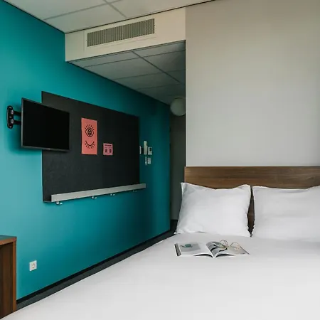 The Social Hub West 4 Star