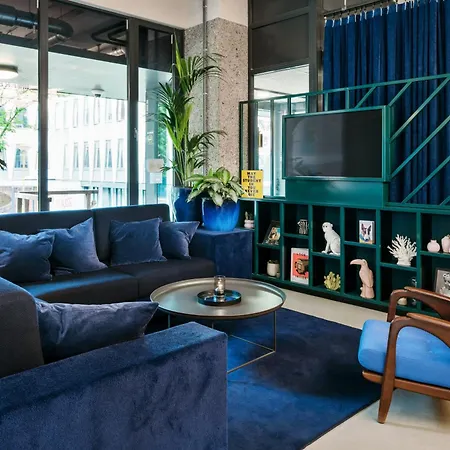 The Social Hub West 4 Star מלון
