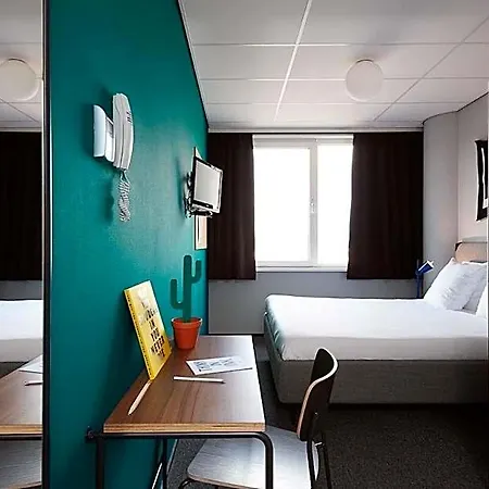The Social Hub West 4 Star