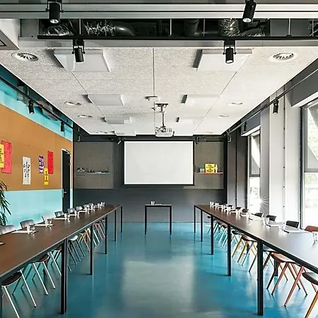 The Social Hub West 4 Star