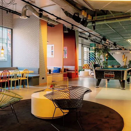 The Social Hub West 4 Star