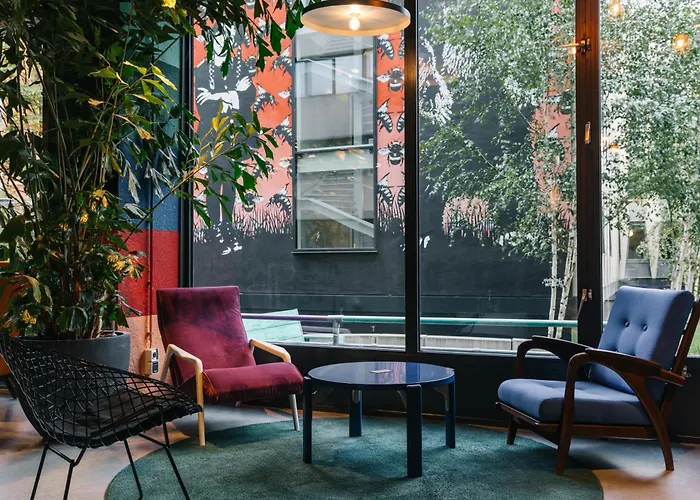 The Social Hub West 4 Star